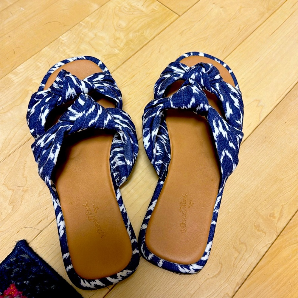 Chi sandals